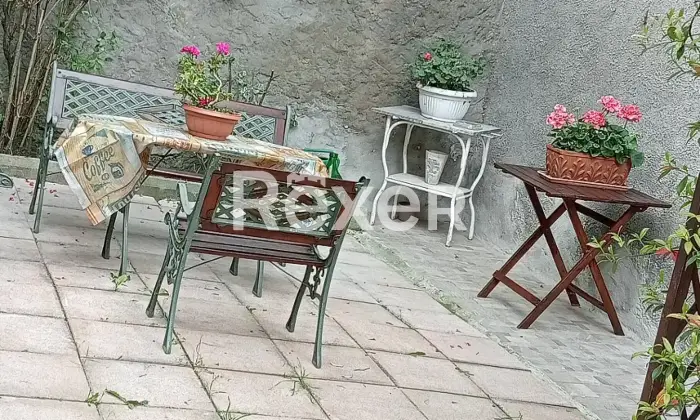 Rexer-Bosio-Casa-tipica-ligure-indipendente-su-lati-con-cortile-privato-Cortile