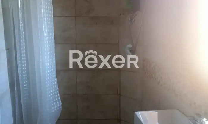 Rexer-Bosio-Casa-tipica-ligure-indipendente-su-lati-con-cortile-privato-Bagno