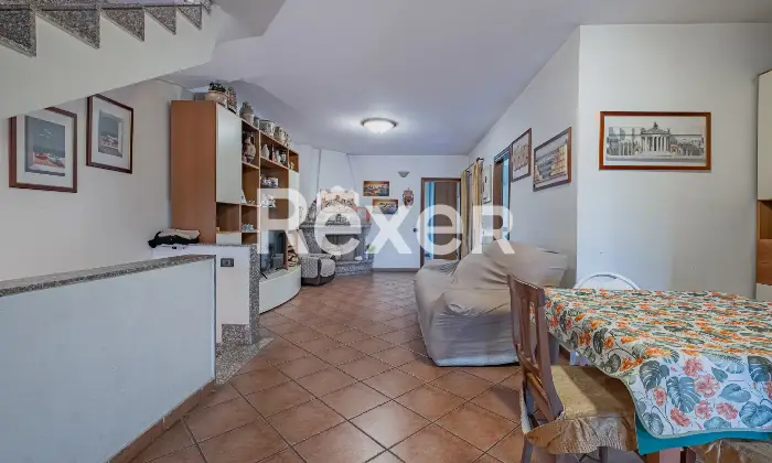 Rexer-Marco-Simone-Villa-a-schiera-con-box-auto-Altro