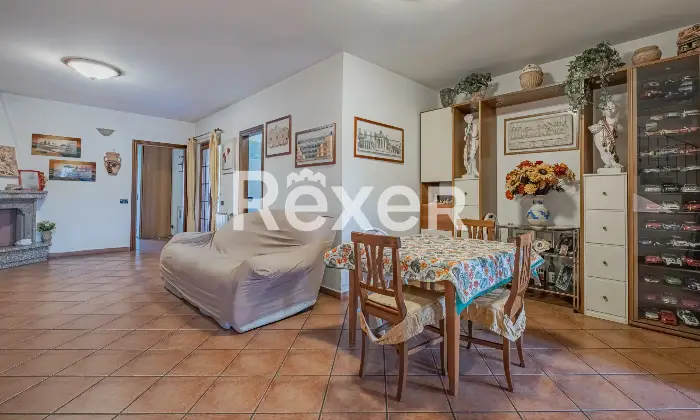 Rexer-Marco-Simone-Villa-a-schiera-con-box-auto-Altro