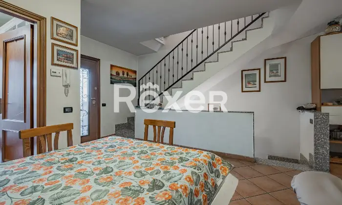 Rexer-Marco-Simone-Villa-a-schiera-con-box-auto-Altro