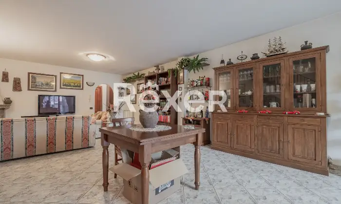 Rexer-Marco-Simone-Villa-a-schiera-con-box-auto-Altro