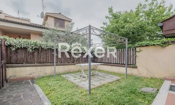 Rexer-Marco-Simone-Villa-a-schiera-con-box-auto-Altro