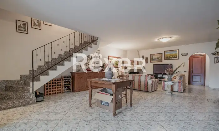 Rexer-Marco-Simone-Villa-a-schiera-con-box-auto-Altro
