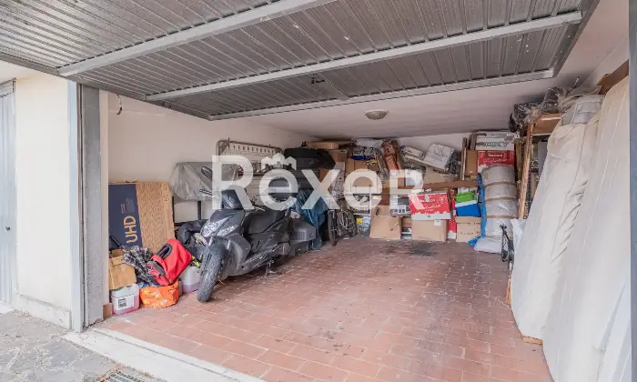 Rexer-Marco-Simone-Villa-a-schiera-con-box-auto-Altro