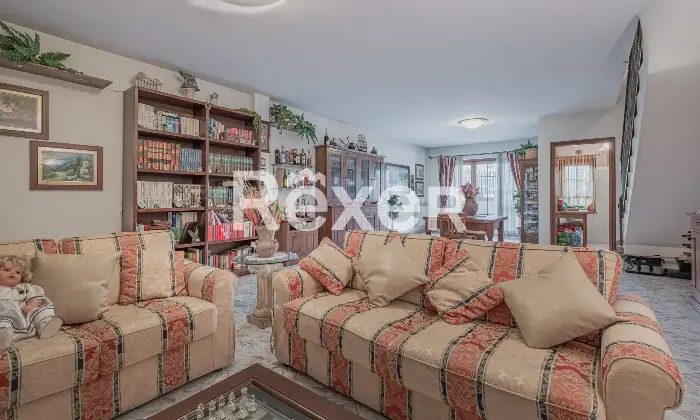 Rexer-Marco-Simone-Villa-a-schiera-con-box-auto-Altro
