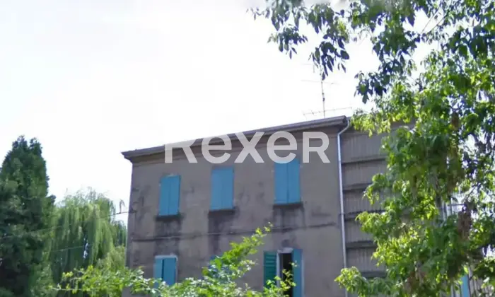 Rexer-Fabbrico-Casa-indipendente-con-ex-cinema-magazzini-e-terreno-da-ristrutturare-Altro
