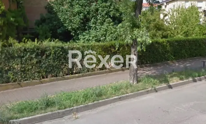 Rexer-Fabbrico-Casa-indipendente-con-ex-cinema-magazzini-e-terreno-da-ristrutturare-Altro