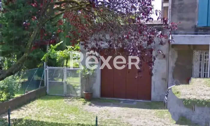 Rexer-Fabbrico-Casa-indipendente-con-ex-cinema-magazzini-e-terreno-da-ristrutturare-Altro