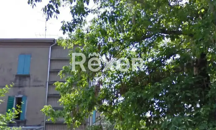 Rexer-Fabbrico-Casa-indipendente-con-ex-cinema-magazzini-e-terreno-da-ristrutturare-Altro