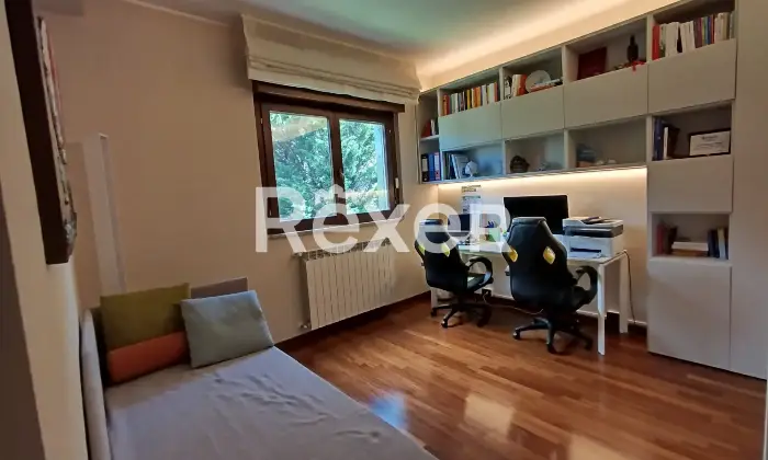 Rexer-LAquila-Elegante-duplex-con-terrazzi-cantina-e-doppi-garage-Altro