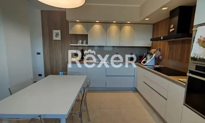 Rexer-LAquila-Elegante-duplex-con-terrazzi-cantina-e-doppi-garage-Altro