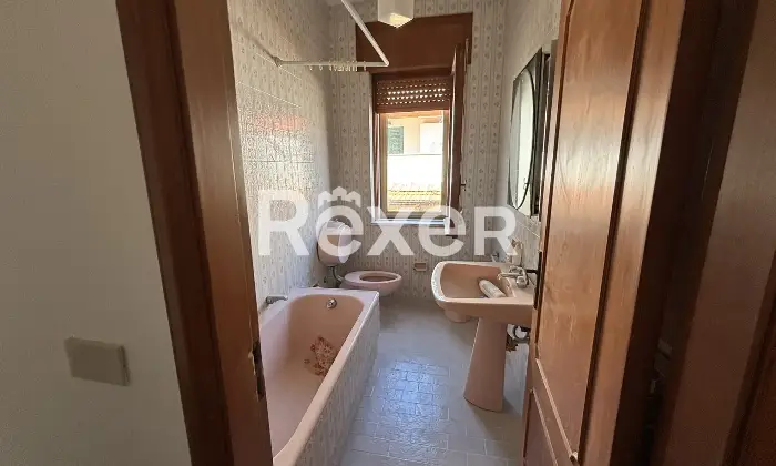 Rexer-Diamante-Ampio-e-panoramico-appartamento-con-sovrastante-terrazzo-da-mq-Bagno