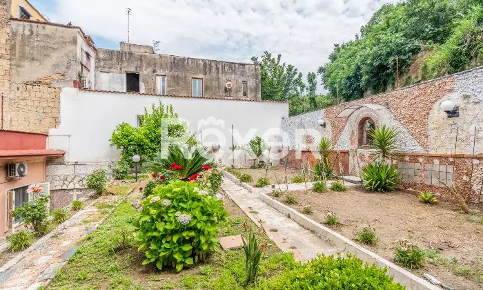 Rexer-Napoli-NAPOLI-VIA-MARIGLIANO-Soluzione-indipendente-con-giardino-e-possibilit-di-ampliamento-Altro