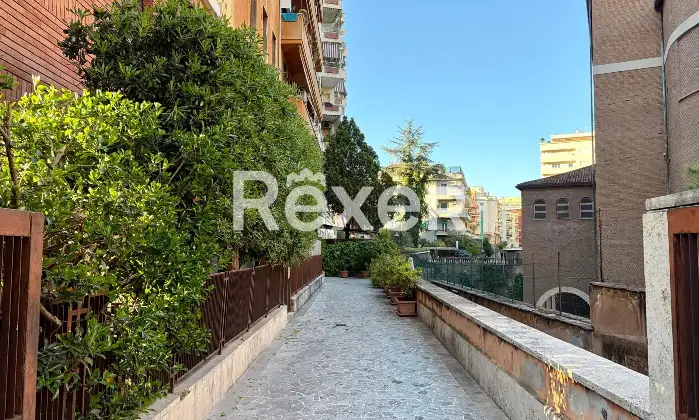 Rexer-Roma-Via-Lucrino-Ampio-monolocale-Altro