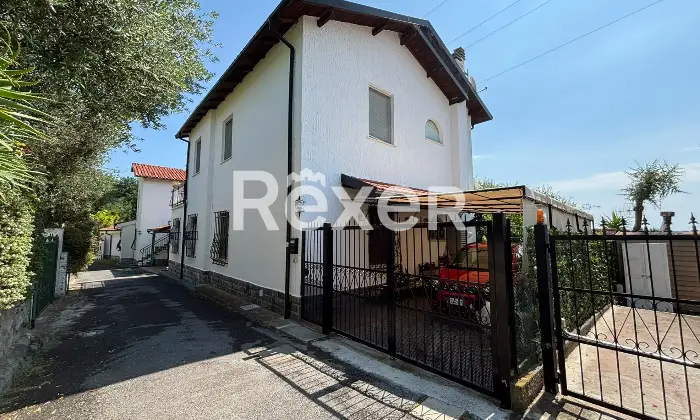 Rexer-Boissano-Trilocale-vista-mare-con-giardino-e-posto-auto-Altro