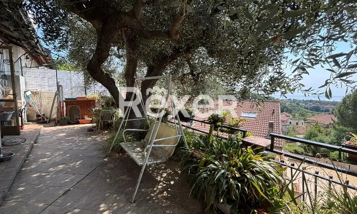 Rexer-Boissano-Trilocale-vista-mare-con-giardino-e-posto-auto-Altro