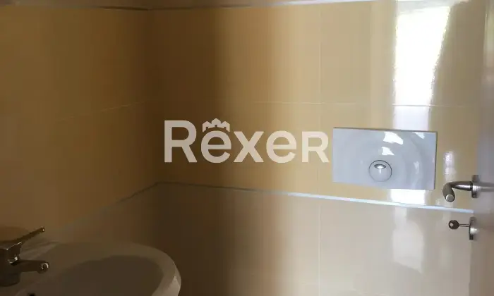 Rexer-Lioni-Intero-edificio-in-vendita-in-Via-Moliniello-a-Lioni-Bagno-di-servizio