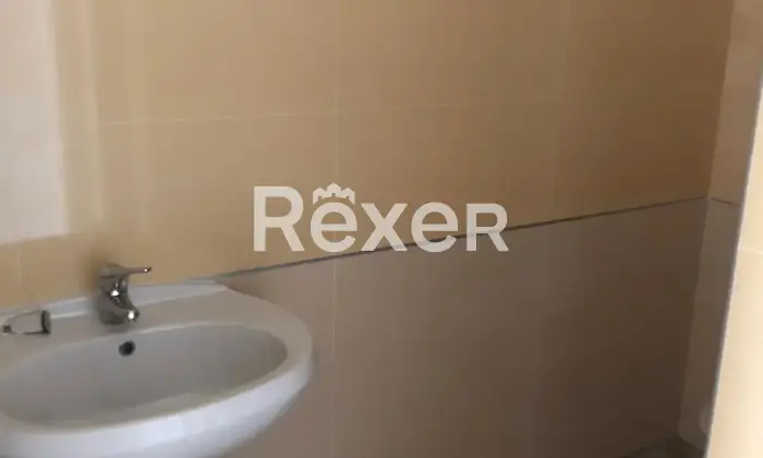 Rexer-Lioni-Intero-edificio-in-vendita-in-Via-Moliniello-a-Lioni-Bagno-di-servizio