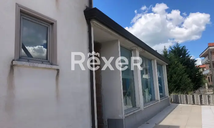 Rexer-Lioni-Intero-edificio-in-vendita-in-Via-Moliniello-a-Lioni-Facciata