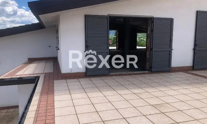 Rexer-Lioni-Intero-edificio-in-vendita-in-Via-Moliniello-a-Lioni-Terrazzo