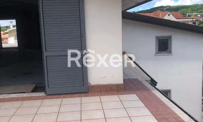 Rexer-Lioni-Intero-edificio-in-vendita-in-Via-Moliniello-a-Lioni-Terrazzo