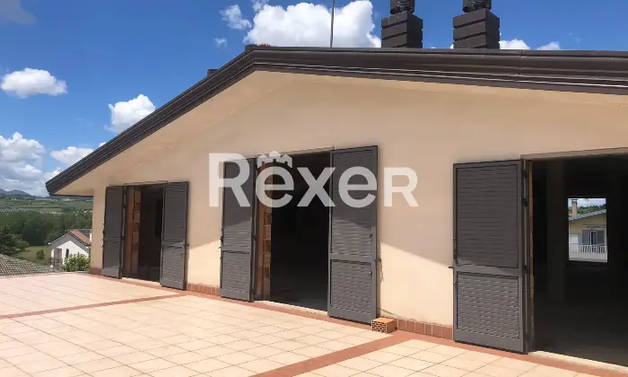 Rexer-Lioni-Intero-edificio-in-vendita-in-Via-Moliniello-a-Lioni-Terrazzo