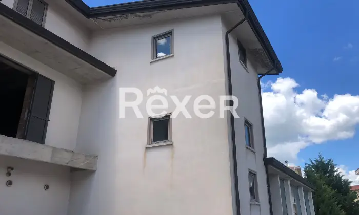 Rexer-Lioni-Intero-edificio-in-vendita-in-Via-Moliniello-a-Lioni-Facciata