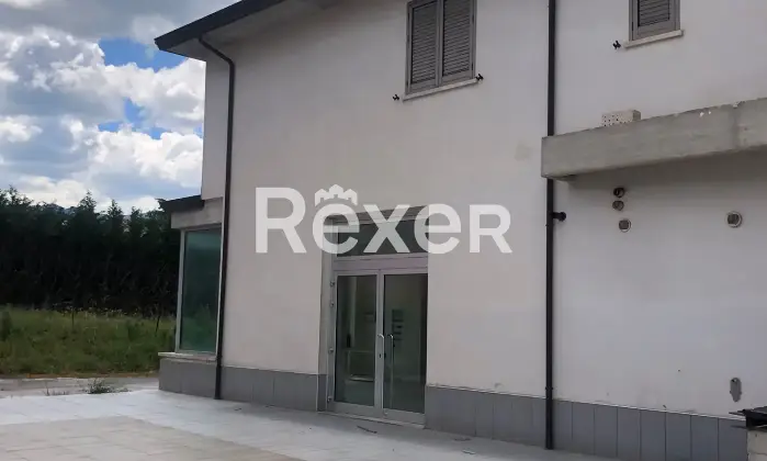 Rexer-Lioni-Intero-edificio-in-vendita-in-Via-Moliniello-a-Lioni-Facciata