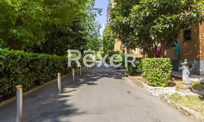 Rexer-Corsico-Tre-locali-ultimo-piano-Altro
