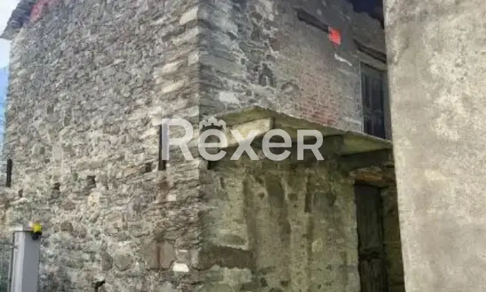 Rexer-Pieve-Vergonte-Cascinale-in-Pietra-da-Ristrutturare-con-Giardino-Privato-nel-Borgo-Storico-di-Megolo-di-Cima-Altro