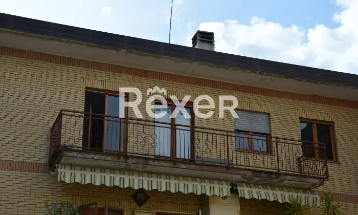 Rexer-Grotte-di-Castro-Ampio-appartamento-con-garage-quadruplo-nel-cuore-di-Grotte-di-Castro-Altro