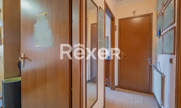 Rexer-Roma-Trilocale-con-posto-auto-e-cantina-Altro