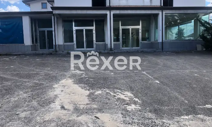 Rexer-Lioni-Locale-commerciale-in-vendita-in-Via-Moliniello-a-Lioni-Ingresso