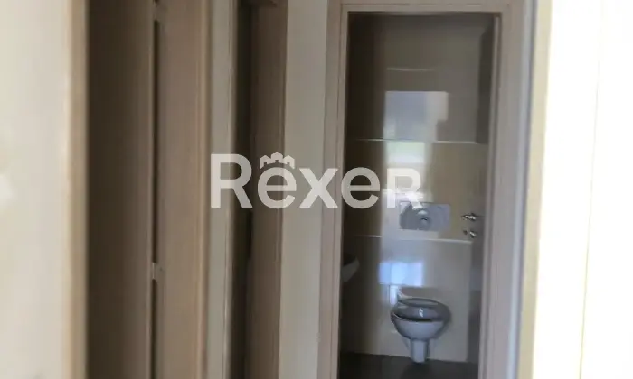Rexer-Lioni-Locale-commerciale-in-vendita-in-Via-Moliniello-a-Lioni-Bagno-di-servizio