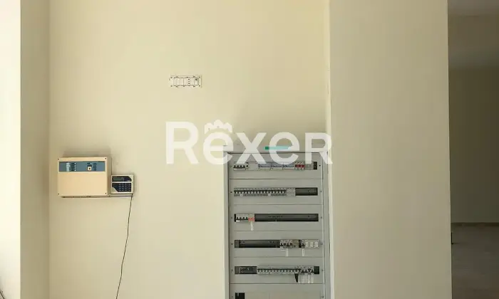 Rexer-Lioni-Locale-commerciale-in-vendita-in-Via-Moliniello-a-Lioni-Dettagli