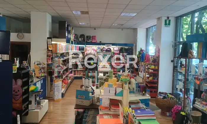 Rexer-Busto-Arsizio-Negozio-in-zona-di-forte-passaggio-con-vetrine-Altro