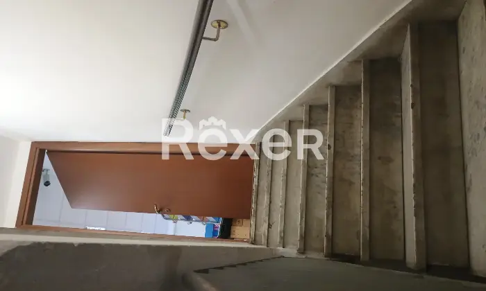 Rexer-Busto-Arsizio-Negozio-in-zona-di-forte-passaggio-con-vetrine-Altro