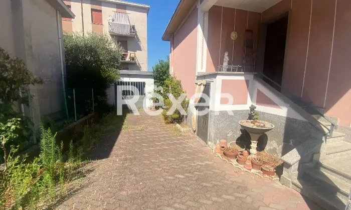 Rexer-Vigevano-VILLA-INDIPENDENTE-SU-QUATTRO-LATI-CON-GIARDINO-E-BOX-Altro