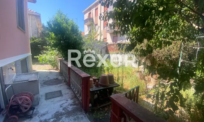 Rexer-Vigevano-VILLA-INDIPENDENTE-SU-QUATTRO-LATI-CON-GIARDINO-E-BOX-Altro