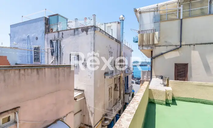 Rexer-Pozzuoli-Terracielo-indipendente-con-terrazzo-nel-cuore-del-Porto-di-Pozzuoli-Altro
