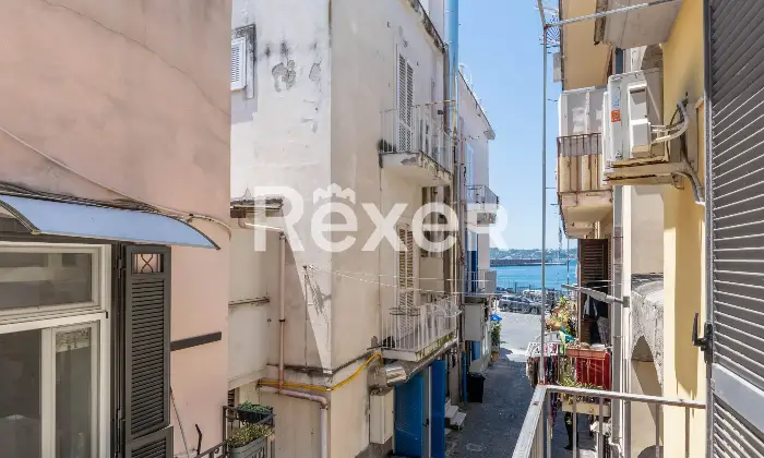 Rexer-Pozzuoli-Terracielo-indipendente-con-terrazzo-nel-cuore-del-Porto-di-Pozzuoli-Altro