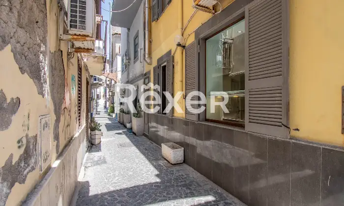 Rexer-Pozzuoli-Terracielo-indipendente-con-terrazzo-nel-cuore-del-Porto-di-Pozzuoli-Altro