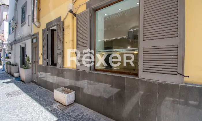 Rexer-Pozzuoli-Terracielo-indipendente-con-terrazzo-nel-cuore-del-Porto-di-Pozzuoli-Altro