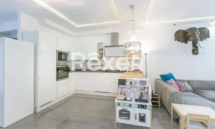 Rexer-Roma-Appartamento-ristrutturato-con-terrazzo-e-posto-auto-Altro