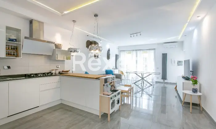 Rexer-Roma-Appartamento-ristrutturato-con-terrazzo-e-posto-auto-Altro