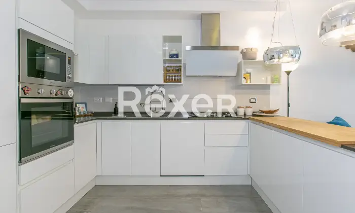 Rexer-Roma-Appartamento-ristrutturato-con-terrazzo-e-posto-auto-Altro