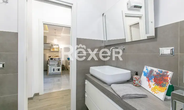 Rexer-Roma-Appartamento-ristrutturato-con-terrazzo-e-posto-auto-Altro