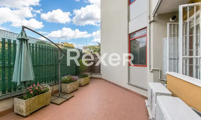 Rexer-Roma-Appartamento-ristrutturato-con-terrazzo-e-posto-auto-Altro