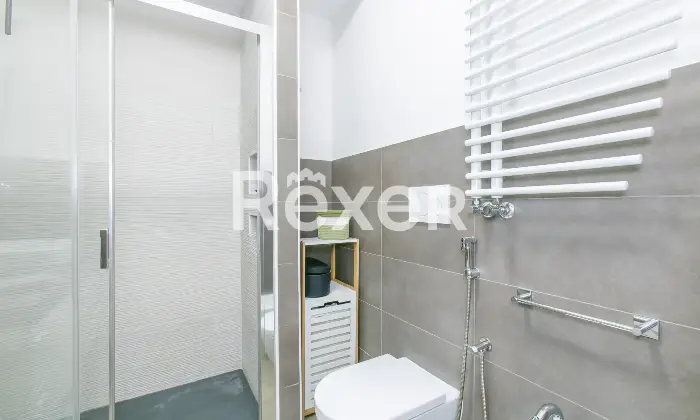 Rexer-Roma-Appartamento-ristrutturato-con-terrazzo-e-posto-auto-Altro